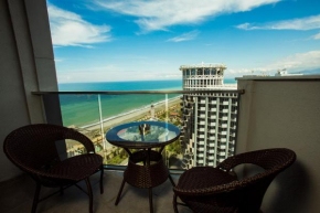 Отель Holiday Check Inn Batumi  Батуми